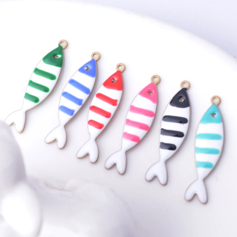 20 Stück Kupfer-Öl-Tropfen-Fisch-Anhänger, beidseitig emaillierte Fische, niedliche DIY-Schmuckstücke für Ohrringe und Halsketten. – Detail 2