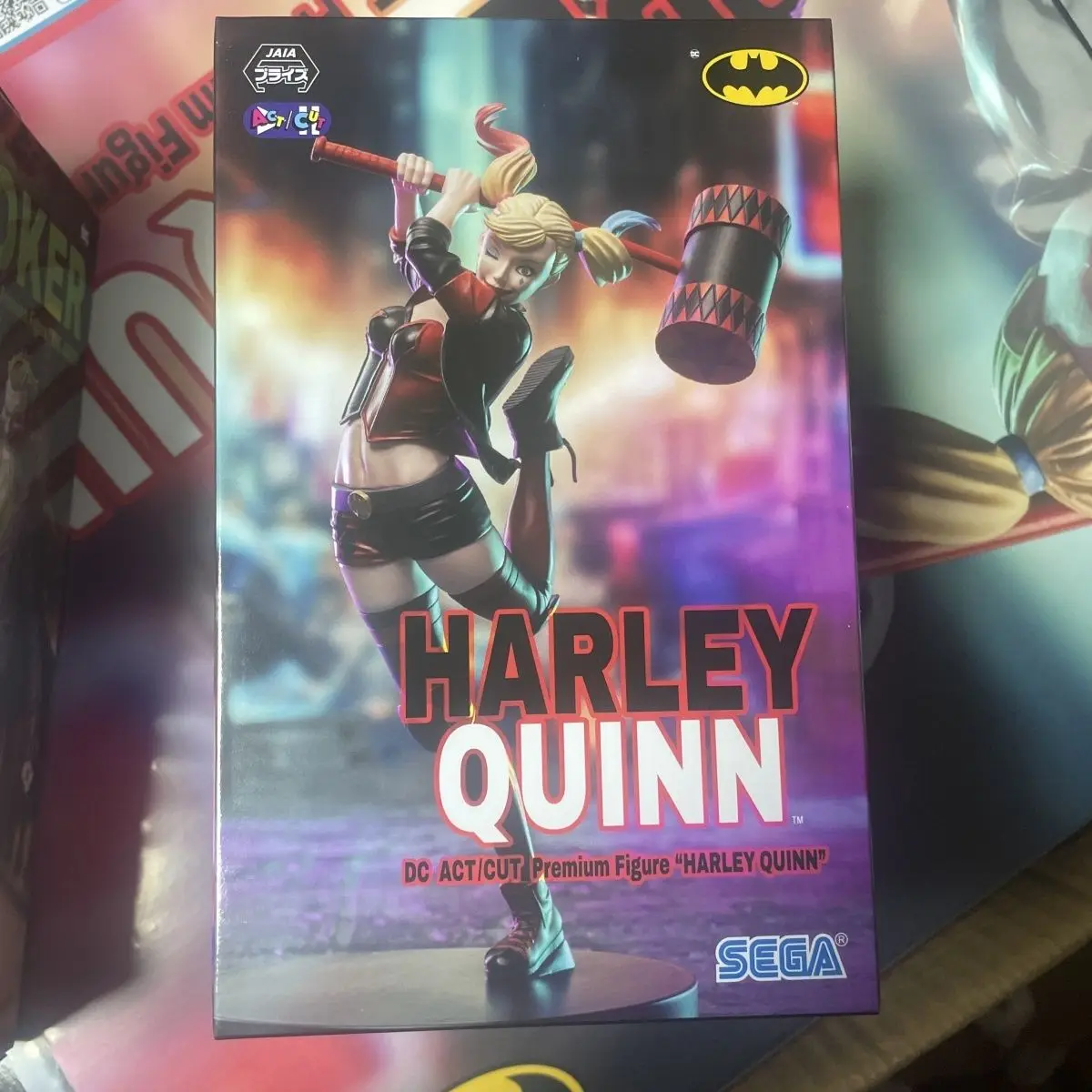ในสต็อก SEGA เดสก์ท็อป x ตกแต่งคอลเลกชันทีมฆ่าตัวตาย ISEKAI Harley Quin Joker PVC อะนิเมะ Action Figures ของเล่น