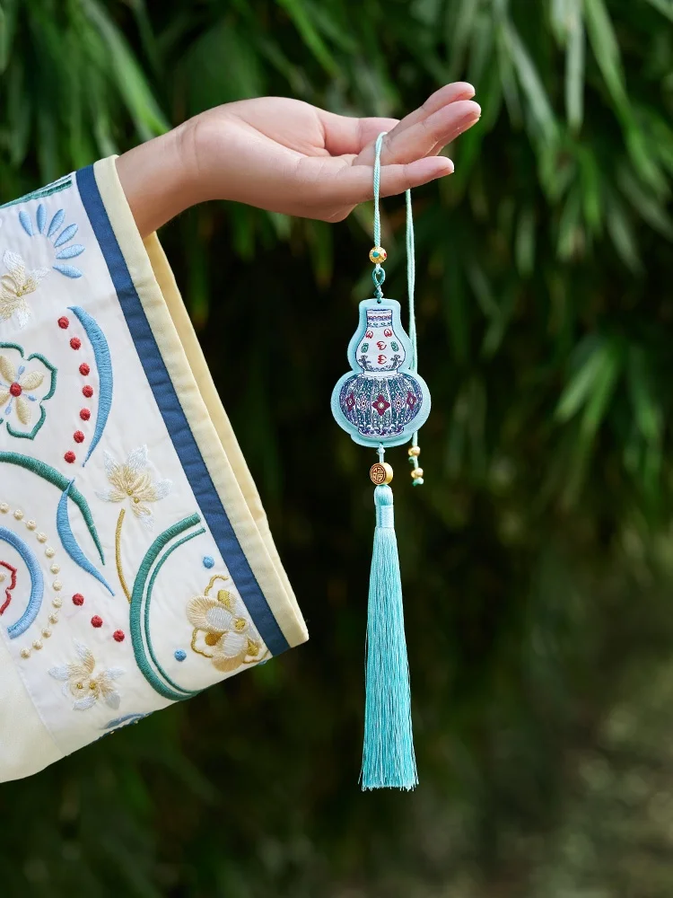 

Creative Museum Gourd Bottle Fragrance Pouch Pendant Decorative Aromatherapy Hanging Ornament Chinese Style Gift for Friends