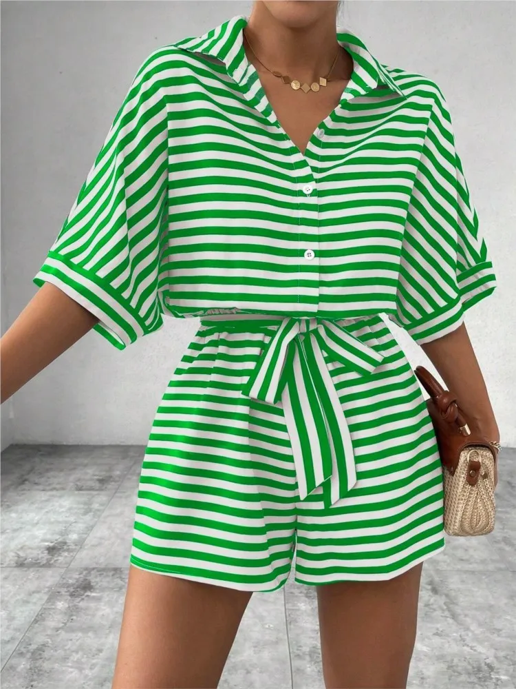 Celana Pendek Jumpsuit Dasi Lengan Sedang Kancing Kardigan Kerah Bergaris Fashion Musim Panas Celana Pendek Jumpsuit Jalanan Kepribadian Wanita