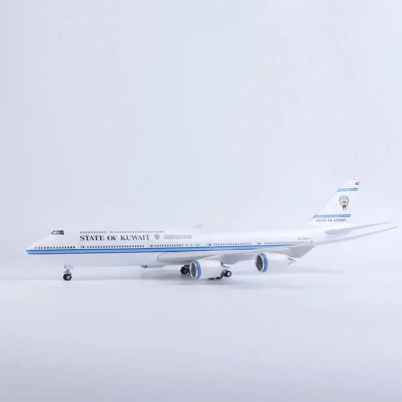 1:150 Scale Model Airplane B747 Kuwaiti aircraft model with Lights and Landing Gear Resin Diecast Airplane Display Collection Pl