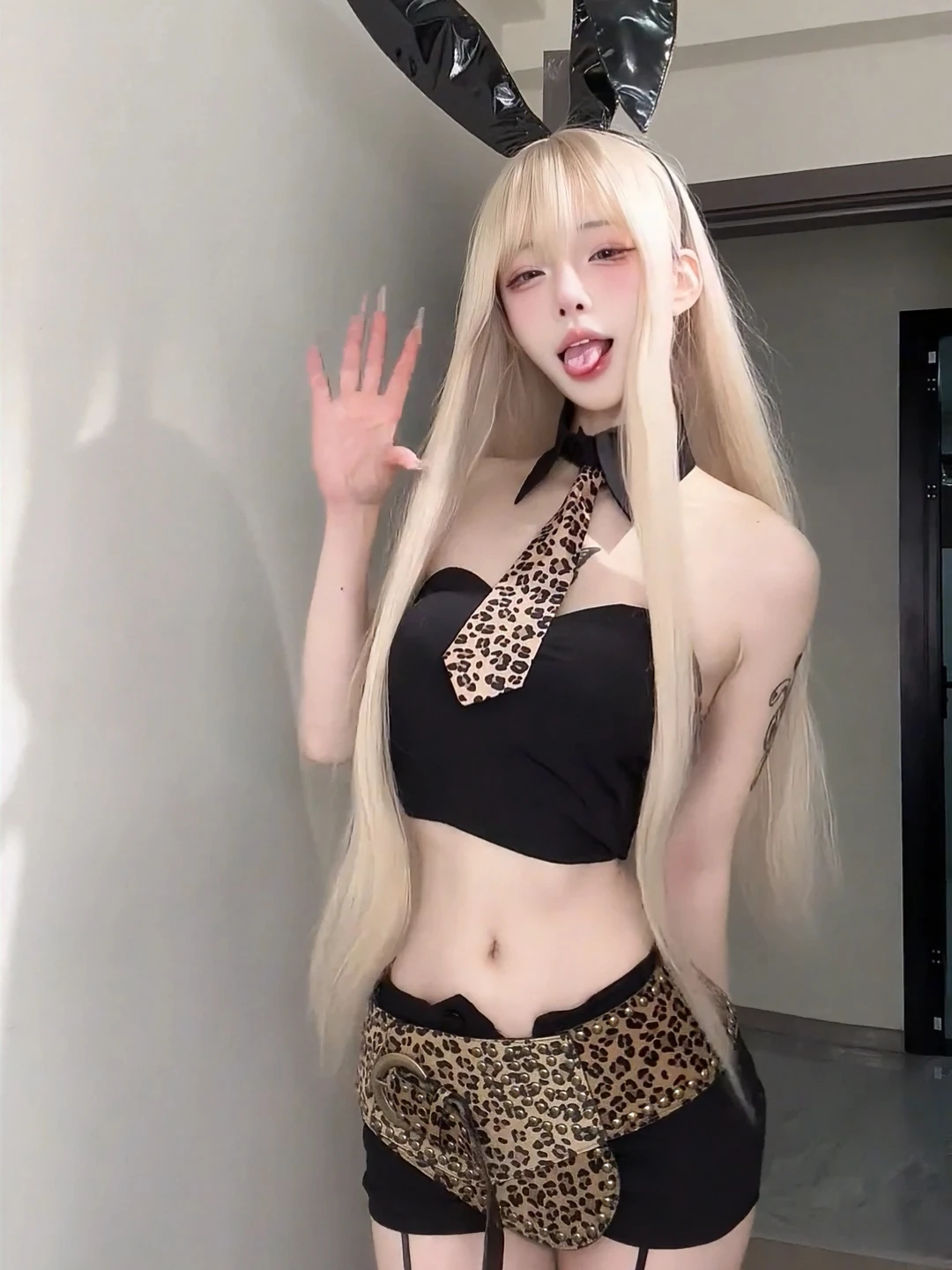 

Sexy Retro Bar Performance Uniform Set with Leopard Print Tie Tube Top And Shorts for Summer Pure Desire Short Nightclub Show