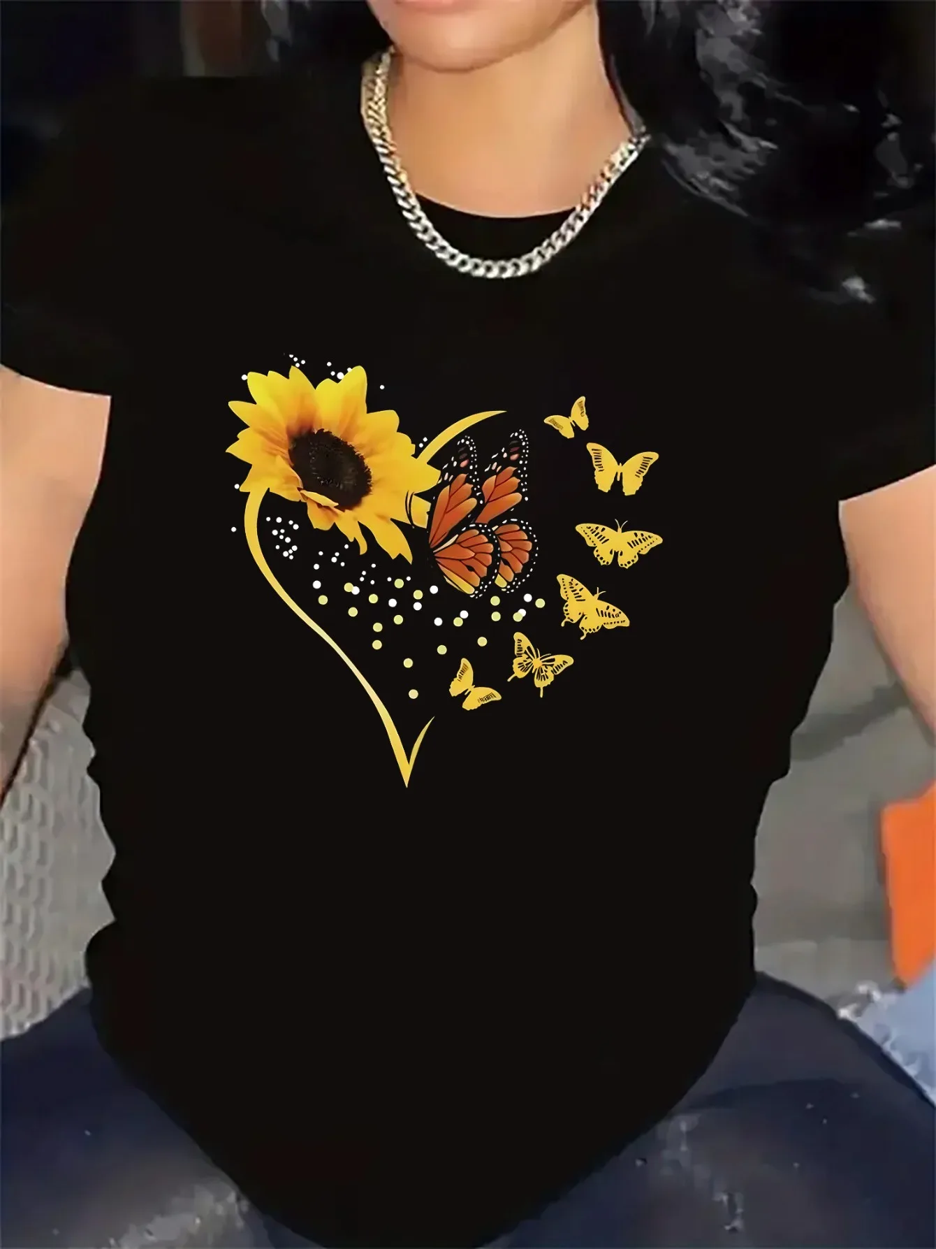 Short Sleeve T-Shirt with Sunflower and Butterfly Heart Design Summer Sleeved Harajuku Streetwear Tops Tees Aesthetic Clothes