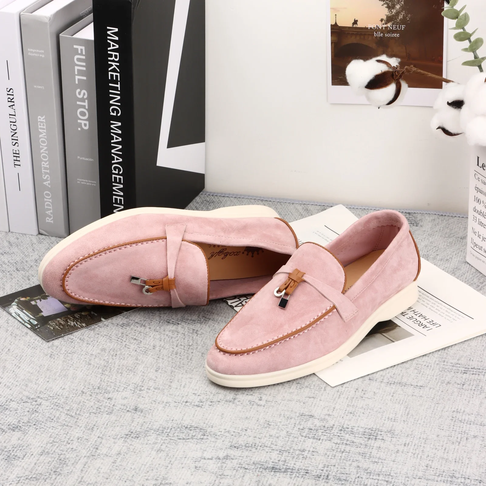 Luxury Suede Walking Shoes for Women round Toe Flat Sports Design Leather Designer Le Fu 2024 Collection