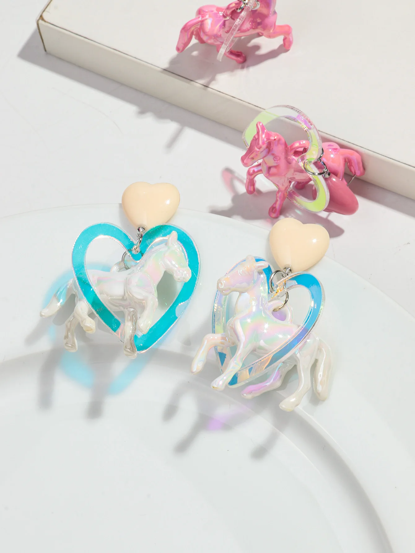 Lovely Acrylic Clear Heart Horse Drop Earrings for Women Resin White/Pink Dangle Earrings Trend 2024 Party Jewelry