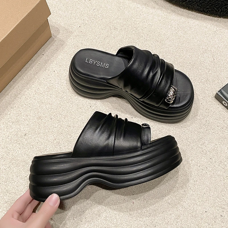 2024 Summer New Pinch Toe Slippers Womens Platform Gladiator Shoes Flip Flop Pleated Soft Leather Comfortable Thick Sole Sandal