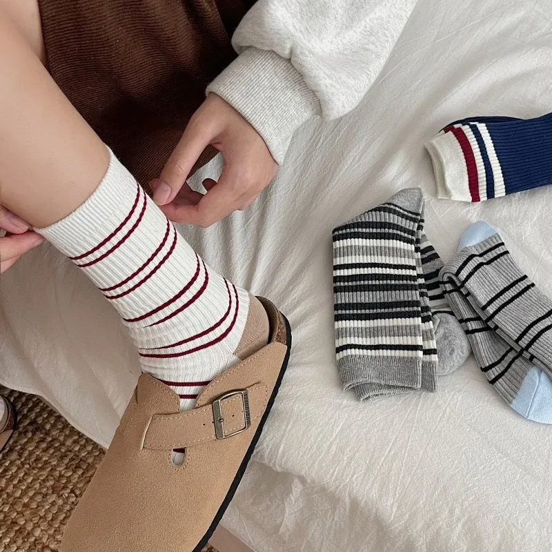 1 زوج امرأة منتصف جوارب أنبوبية موضة القطن ربيع الخريف اليابانية مخطط الجوارب الطويلة جودة عالية 2026 عادية رمادي الكاحل الجوارب
