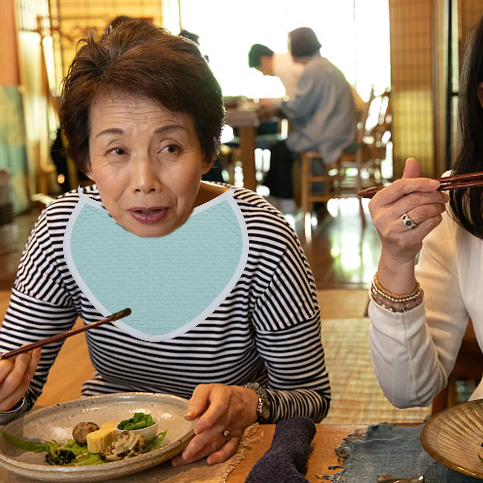 

2 шт. хлопковых водонепроницаемых портативных нагрудников для пожилых людей, удобные, маслоотталкивающие, для кормления и защиты от слюней, практичные нагрудники для еды, небесно-голубые