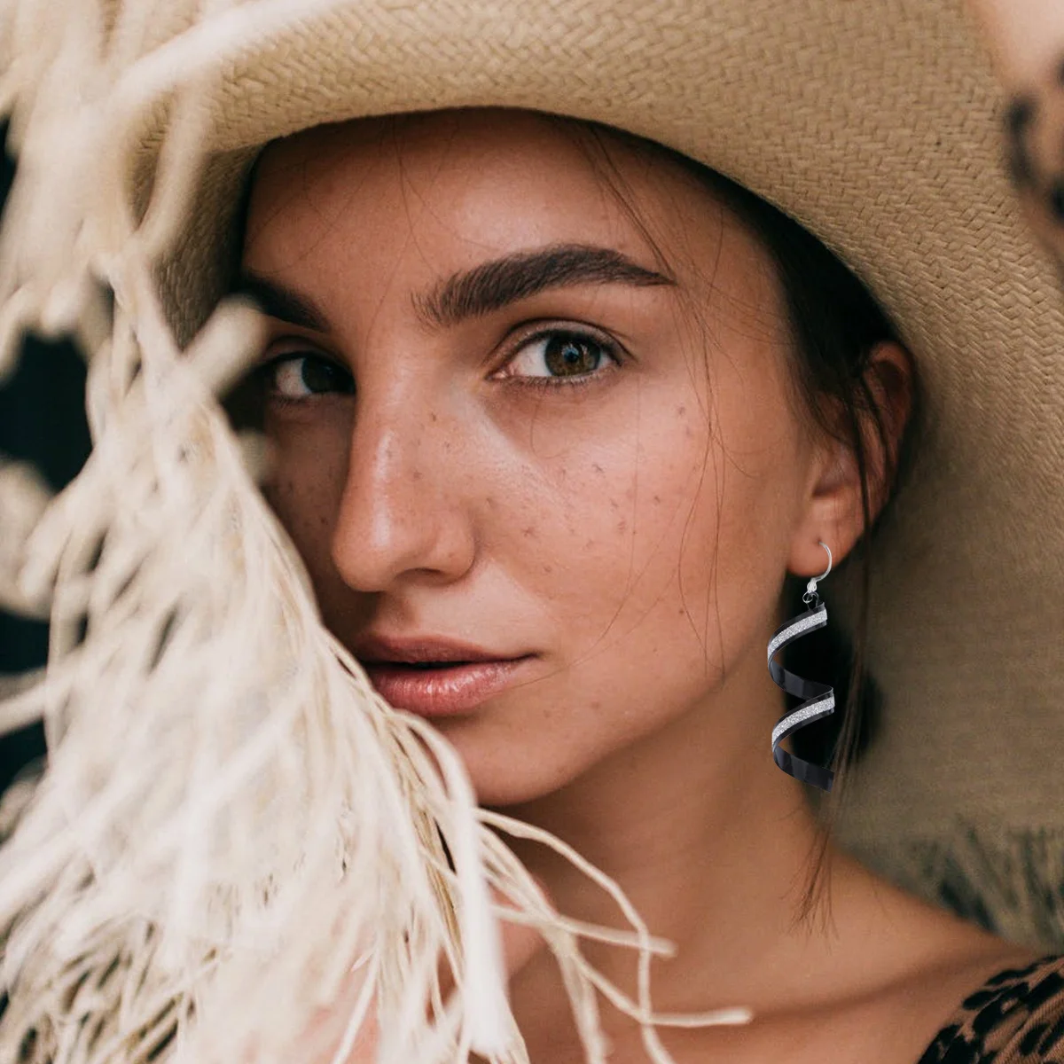 

Matte Black Spiral Shape Ear Drop All-Match Earrings Women Geometric Dangling Ear Jewelry Fashion Earbob All-Match Earrings