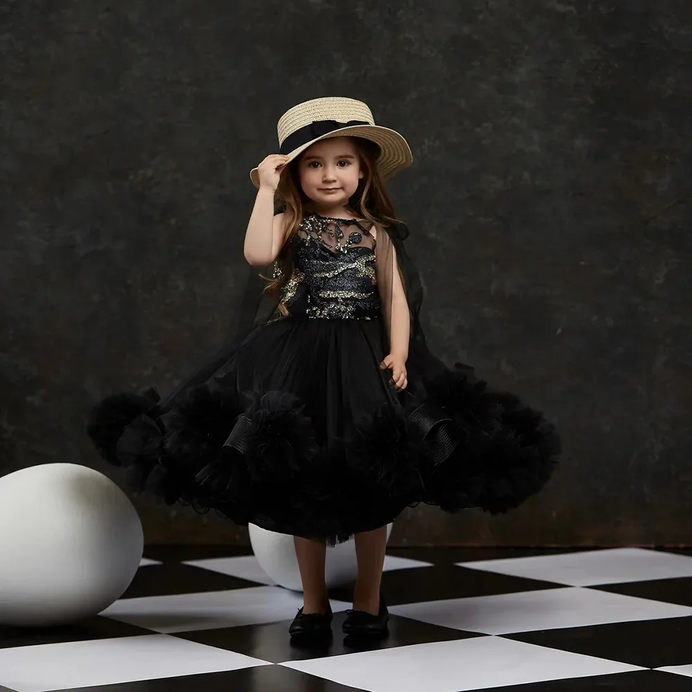 Vestidos de flores acampanados personalizados para niñas, apliques de lentejuelas hasta la rodilla, vestido de desfile de tul, ribete negro, sin mangas, sin espalda