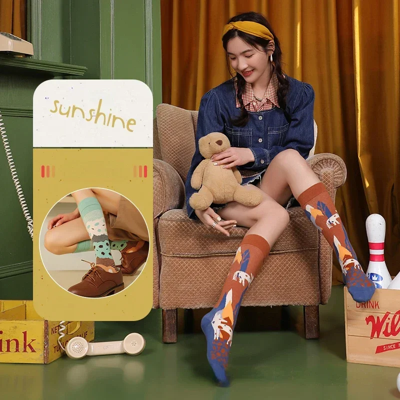 

2026 Retro Color Contrast Gradient Stripes AB Knee-length Calf Socks Women Individual Fashion Cotton Sports Socking