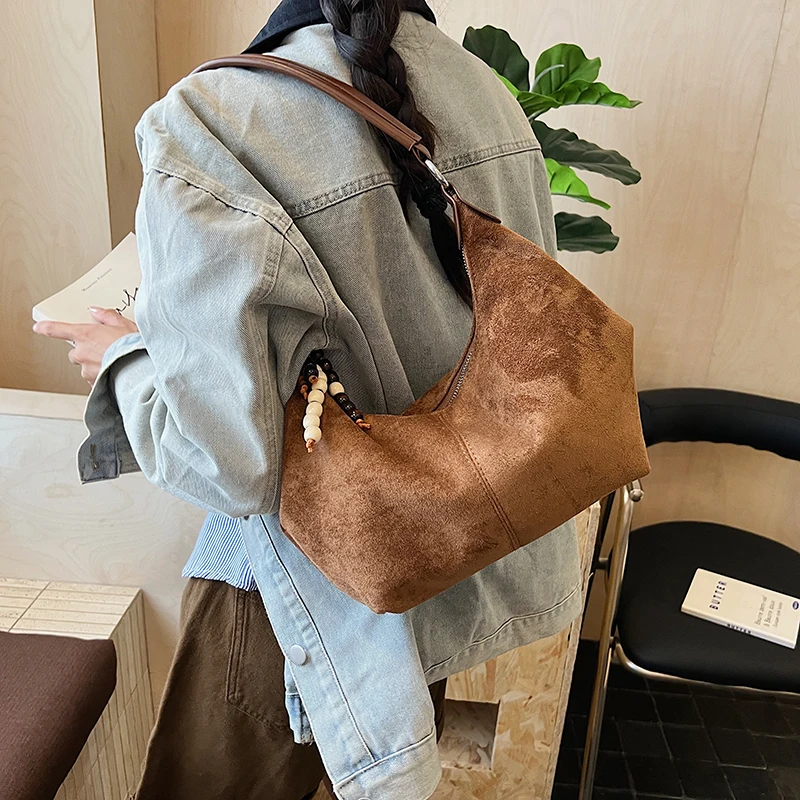 النمط الفرنسي حقيبة كتف تحت الإبط 2025 جديد الخريف الشتاء حقيبة يد خمر جلد الغزال الناعم الإناث الكتف حقيبة كروسبودي المتشرد #2