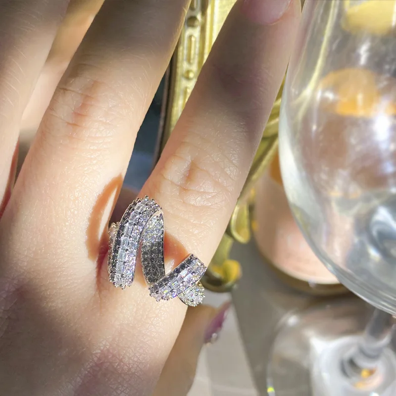 Pierścionek MDLFES Mo!ssan Diamond Style White Rabbit Design Concepts Ladder Fang Radiant S925 Silver Plated Ring