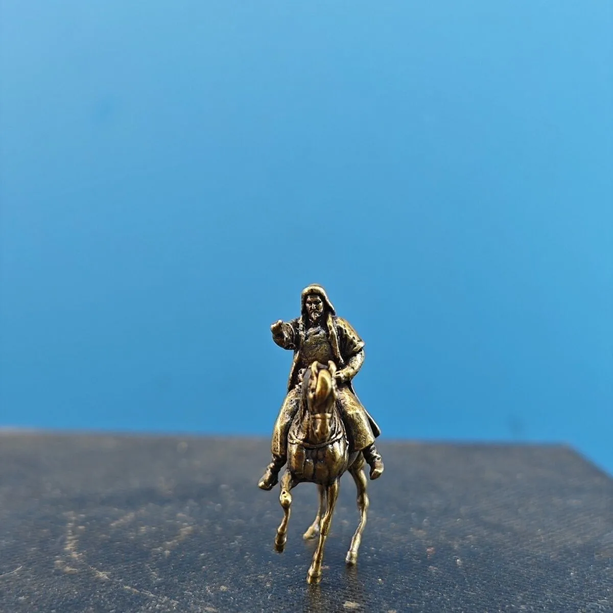 1.1 بوصة الصلبة النحاس خمر جنكيز خان تمثال صغير الجنينة بونساي الحلي