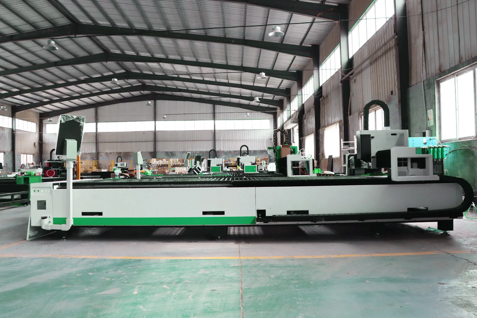 AI BMP 1500x3000mm التلقائي 3KW CNC آلة القطع بليزر الألياف للفولاذ المقاوم للصدأ الكربون الصلب الصفائح المعدنية محرك معزز