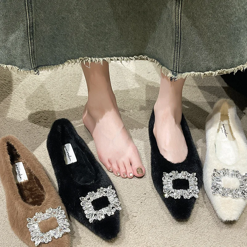 Sepatu FLAT lancip เพชรแฟชั่นแนวเกาหลีใหม่รองเท้าขนสัตว์สำหรับผู้หญิงสวมรองเท้า