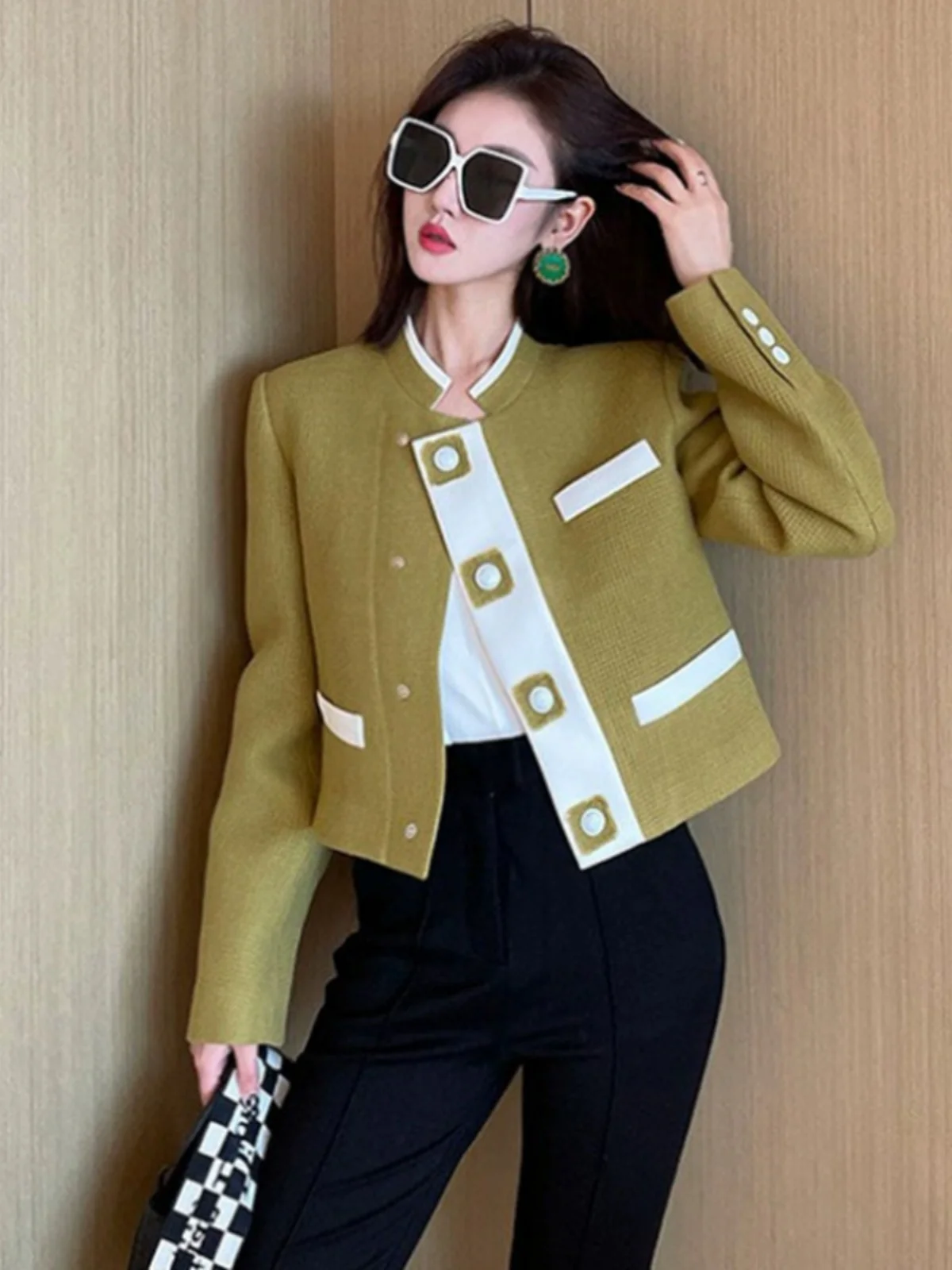 

Короткое пальто в стиле колор-блок для женщин: модный спортивный стиль, высококачественный полиэстер, круглый вырез, застежка на пуговицах, однотонное.