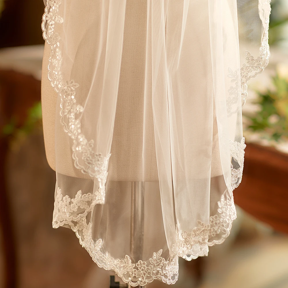 Romantic Lace Applique Edge Bling Bling Bridal Veil One Layer with Comb Fingertip Length Short Veil Marriage Wedding Accesso image 2