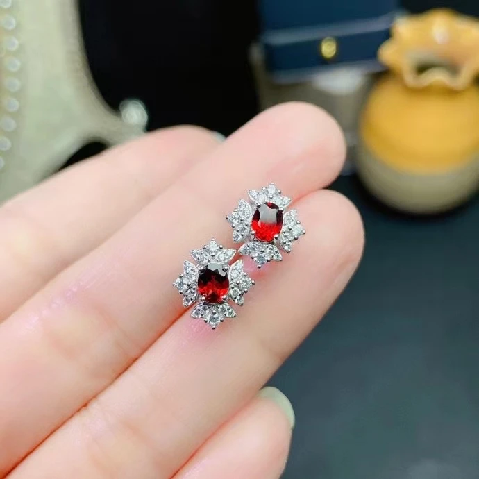 

Dazzling Silver Gemstone Stud Earrings 4mm*5mm Natural Garnet Earrings 925 Silver Garnet Jewelry Fashion Crystals Earrings