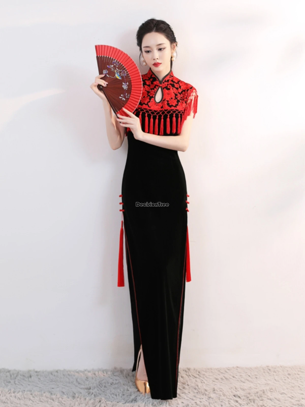 

2025 new chinese improved long cheongsam performance dress women high slit retro slimming tassel shawl dinner party qipao t001