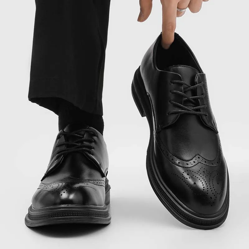 

Summer Men Versatile Formal Pointed Blok Men Shoes Breathable Simple Comfortable Business Casual Carved Men's Shoes