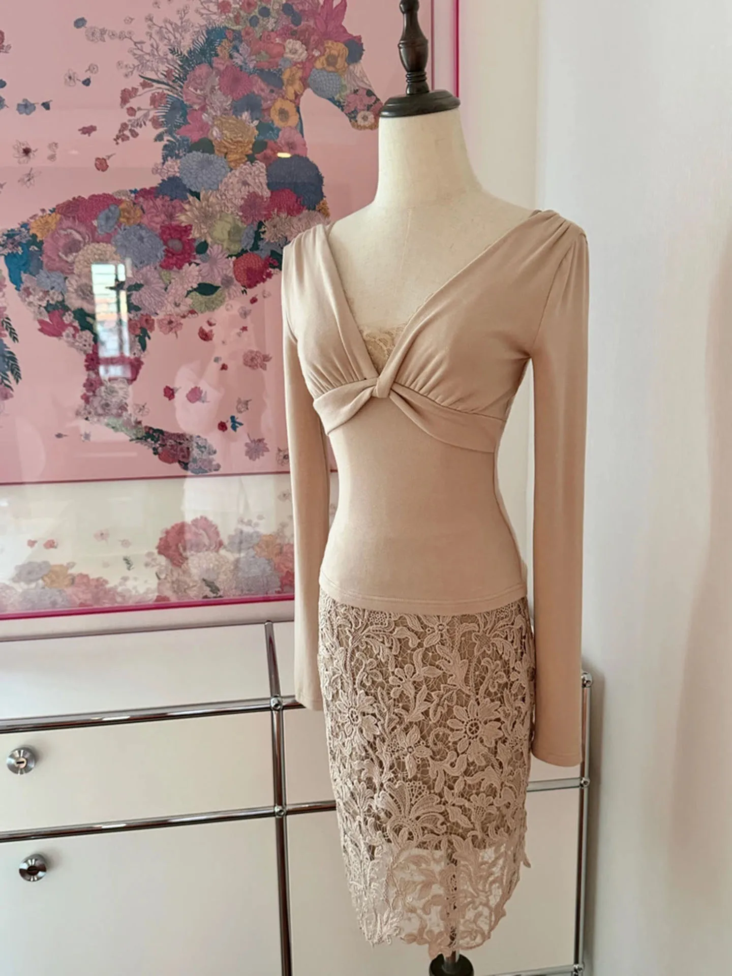 

Elegant Lace Wrap Skirt And Top Set Women's Fashion Two-Piece Ensemble Soft Cotton Long Sleeve V-Neck Color