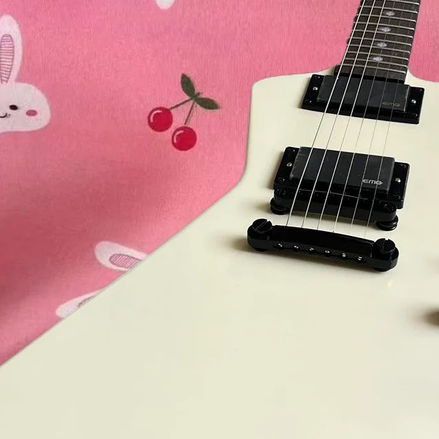 

Electric guitar can be customized, factory price classic style, irregular shape, beautiful sound quality, free and fast deliverG