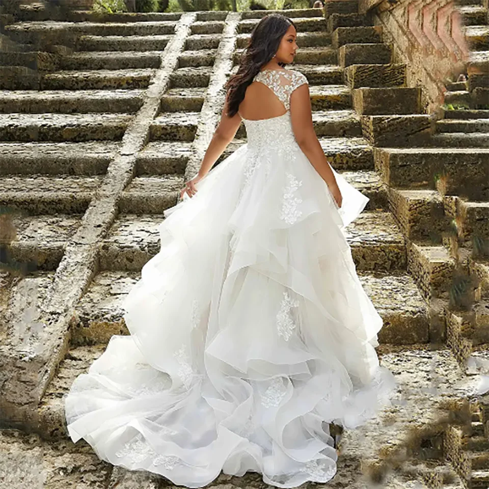 Dostosowane wspaniałe koronkowe aplikacje Ruffles linia suknie ślubne 2025 Illusion Backless tren sądowy tiulowa suknia ślubna dla kobiet
