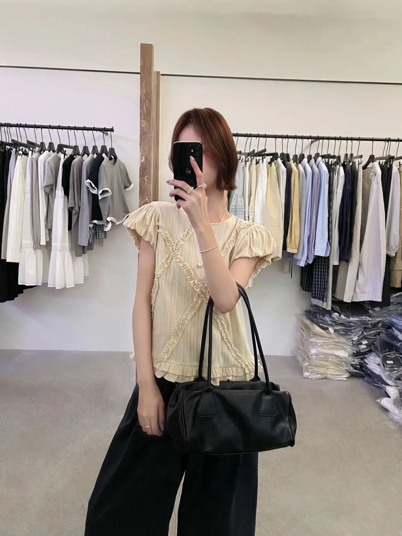 

Женская рубашка Lilian Fashion в корейском стиле с коротким рукавом: универсальная, стильная, стройнящая, омолаживающая, дышащая, комфортная повседневная одежда