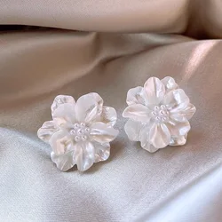 Big White Flower Stud Earrings for Women Acrylic Blooming Charming Sweet Floral Girls Earrings Trendy Sweet Ear Jewelry