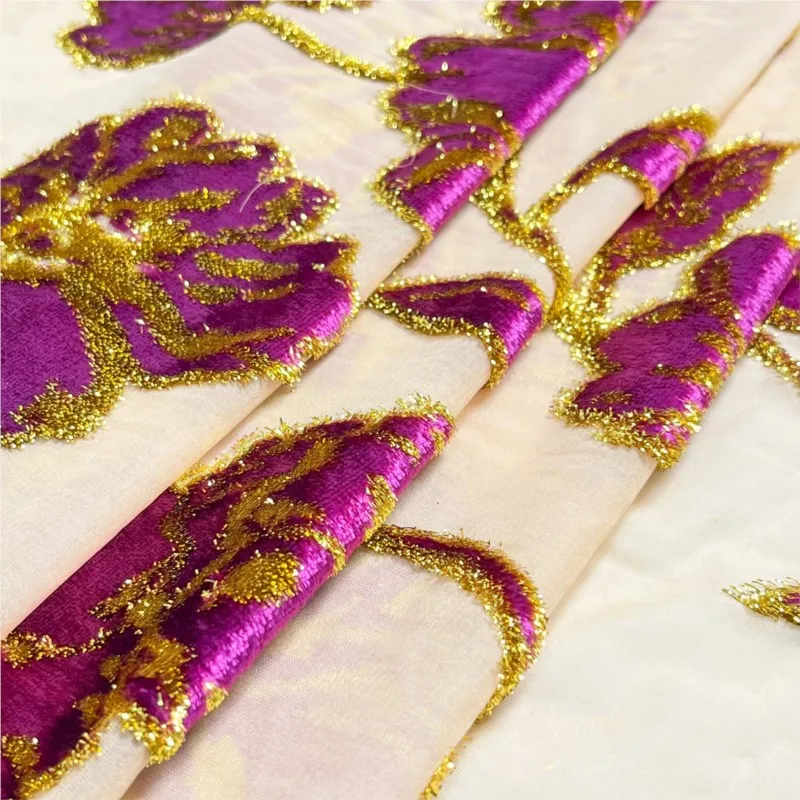 Ekskluzywna, szyta na miarę sukienka i cheongsam z tkanego aksamitu brokatowego żakardowego z materiału wiskozowego.