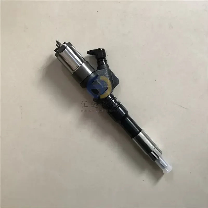 PC300-8 Excavator Fuel Injector 6745-12-3100 SAA6D114E-3 Engine Parts Injector 6745-12-3102