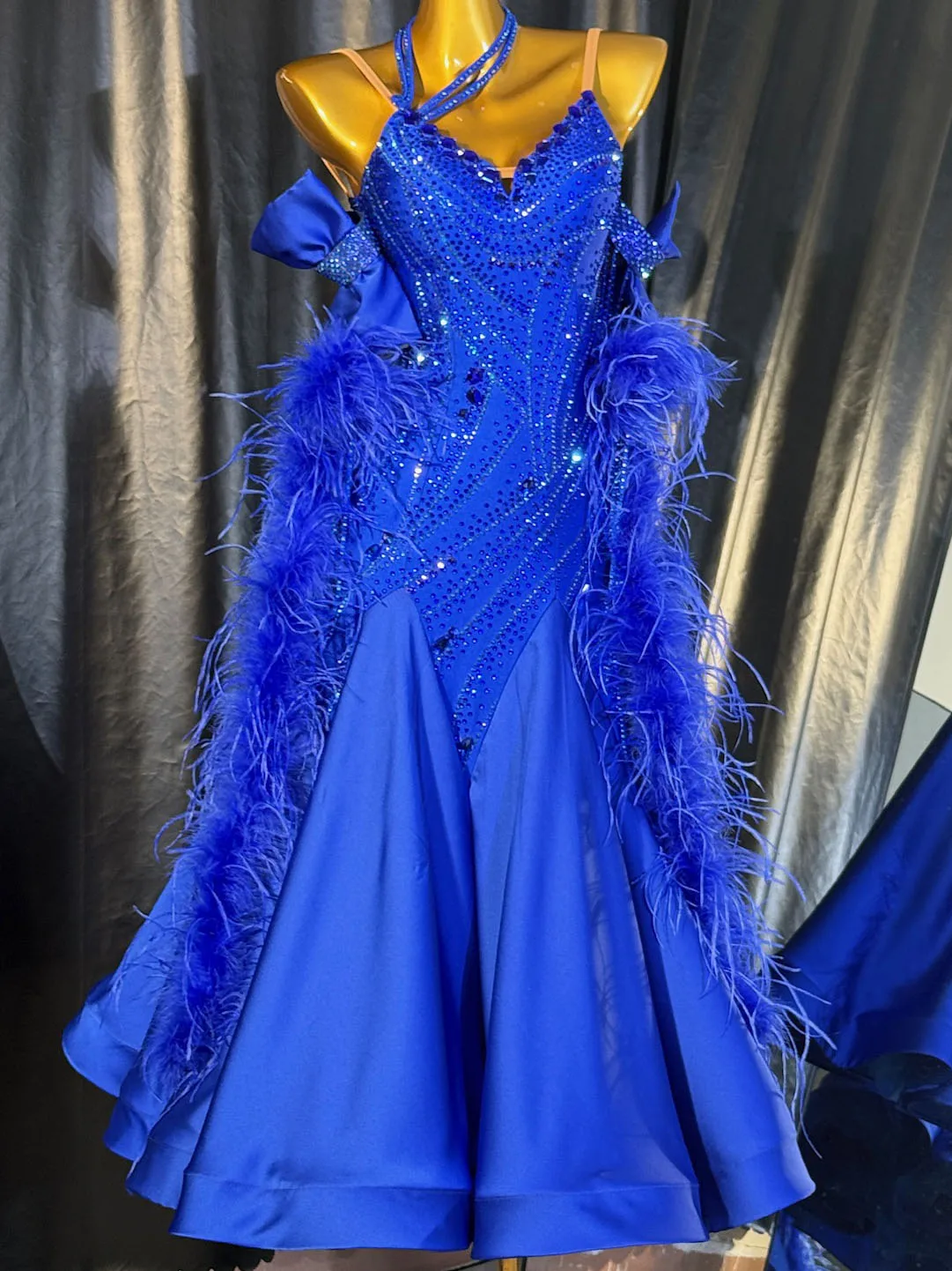 

Exquisite Custom Made Modern Ballroom Dance Dress Women Waltz Competition Gown Luxury Rhinestone Standard Social Dancewear