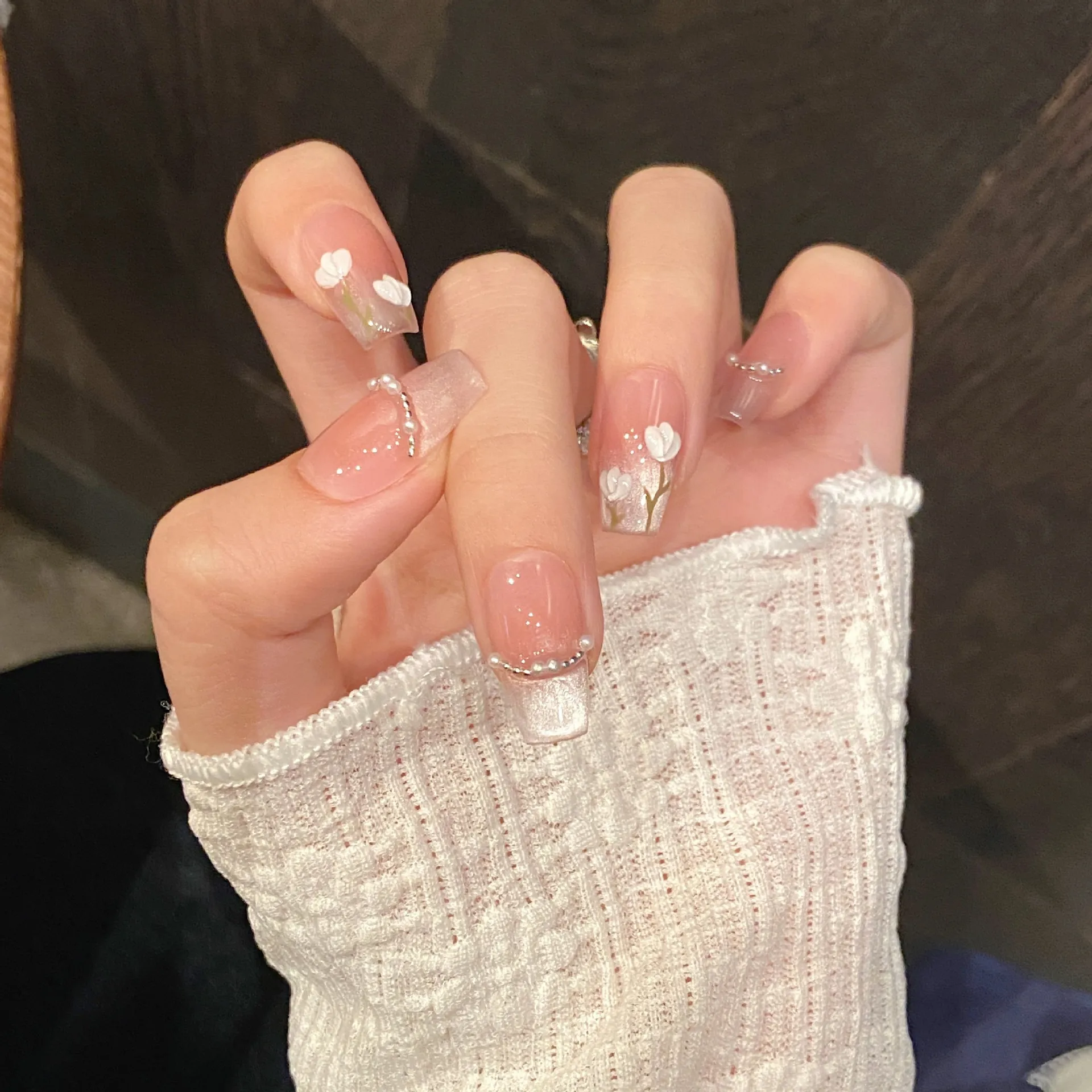 

10pcs Datachable Pink Handmade Fake Nails Tips Pearl Flower Full Cover False Nail Art Cat's Eye Short Ballet Press on Nails Set