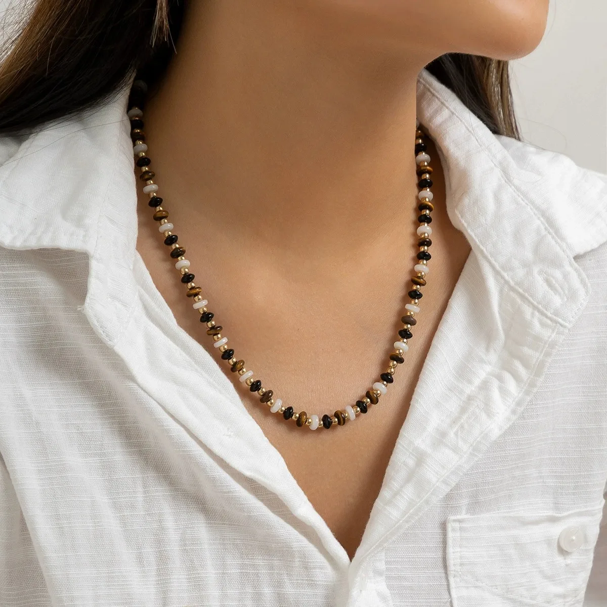 Simple and personalized geometric beaded glass necklace, retro style niche tiger stone necklace for women