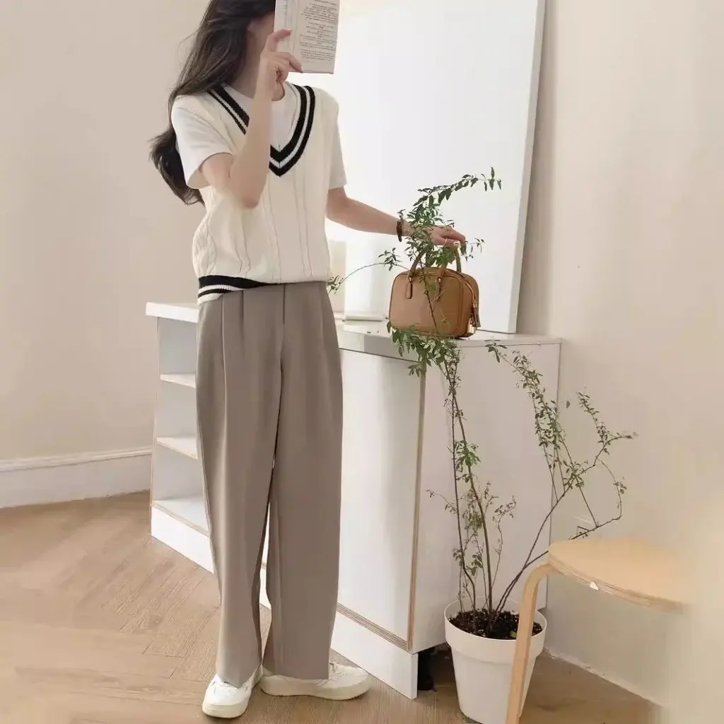 

Women's College Style V-neck Knitted Vest Contrast Color Sleeveless Sweater Waistcoat for Early Spring