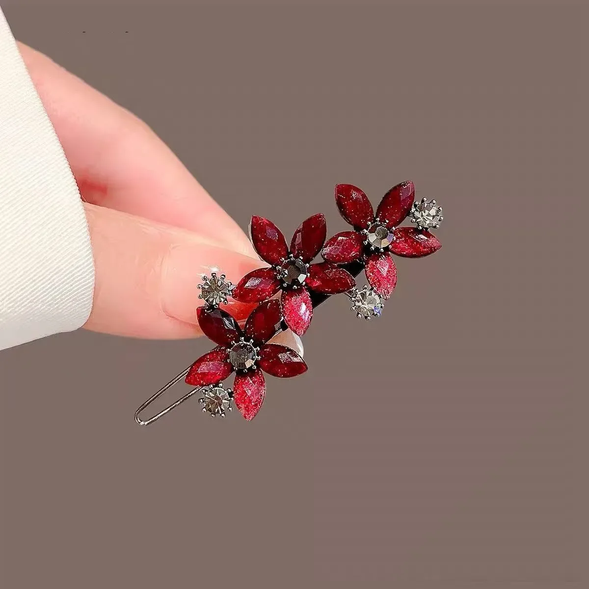 Neujahr rote Farbe Blumen Haarnadel für Frauen High-End Strass Glasur Blume Ein-Wort-Clip Metall halbgebundene Haarspangen