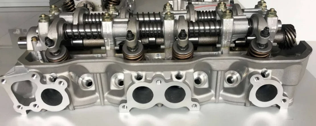 4ZD1 Complete Cylinder Head Assembly 8-97119-761-1 8-94159-192-0 910510 8-97119-760 910514 For ISUZU 4ZD1 Luv 2.3L Engine