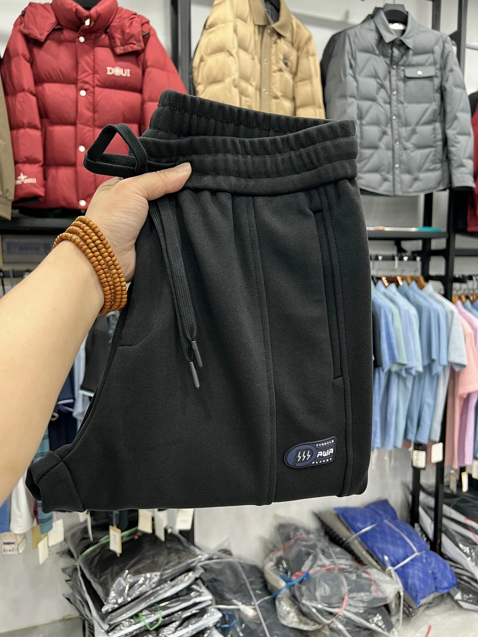 

Мужские брюки из римской ткани в стиле кэжуал с завязками, с манжетами, осенние, свободного кроя, с низкой посадкой, из полиэстера...