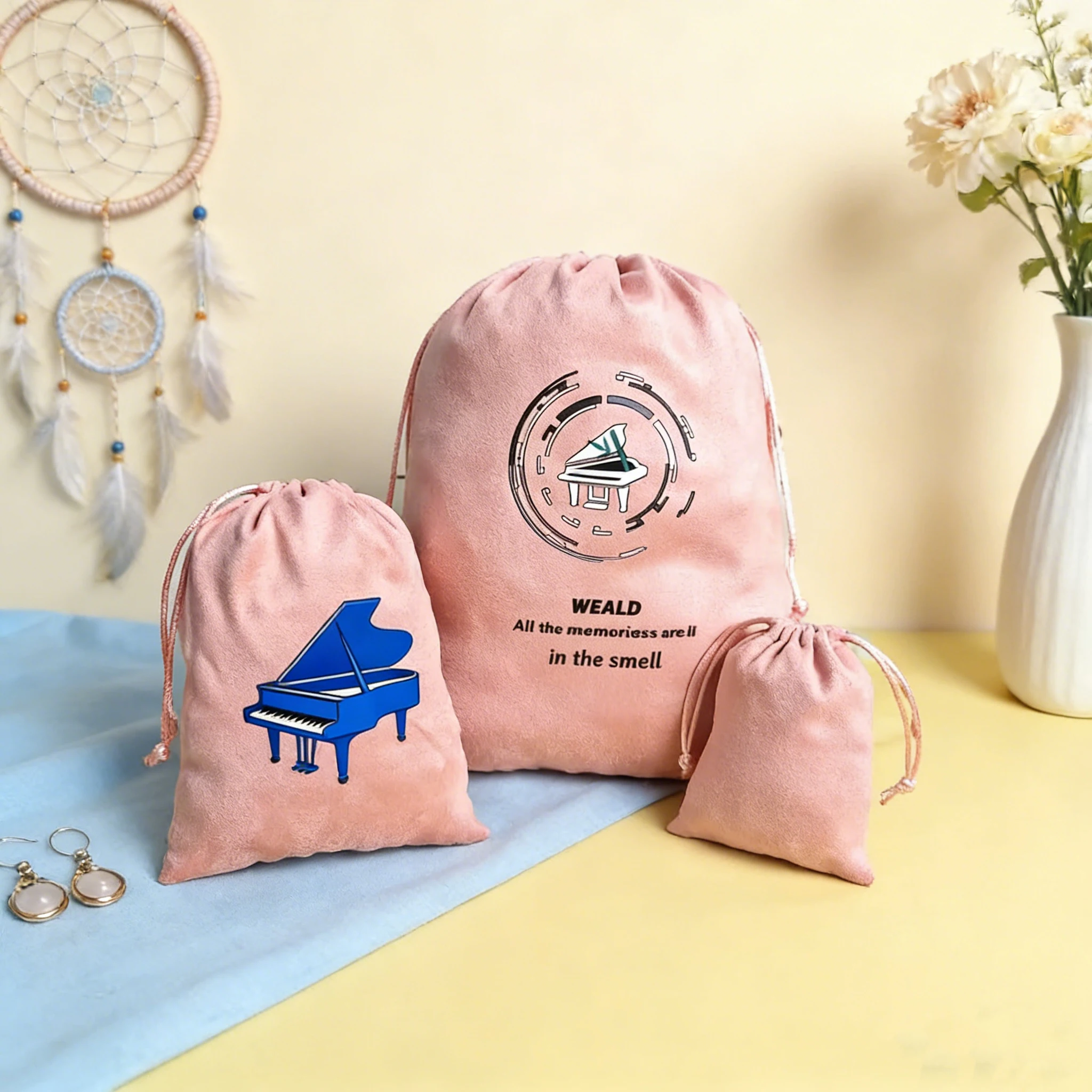 

100 оптовых фланелевых подарочных мешочков для украшений с индивидуальным логотипом, большие бархатные мешочки на шнурке для упаковки ювелирных изделий для свадеб и вечеринок