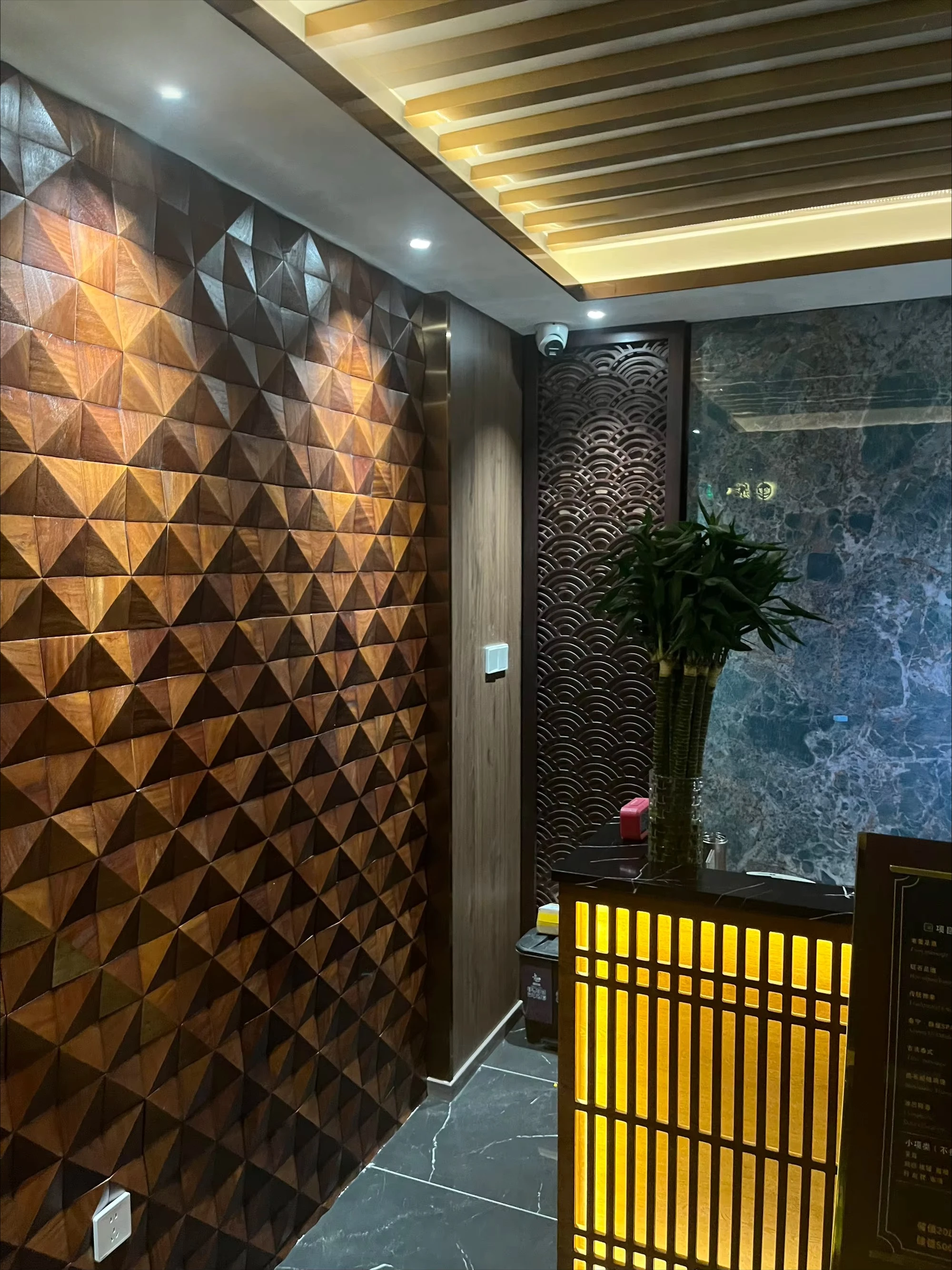 fi-18Pcs Natural Wooden Mosaic Tile Acoustic Wall Panels 30x30cm Triangle Design for Exhibition Hall Background Art Decor
