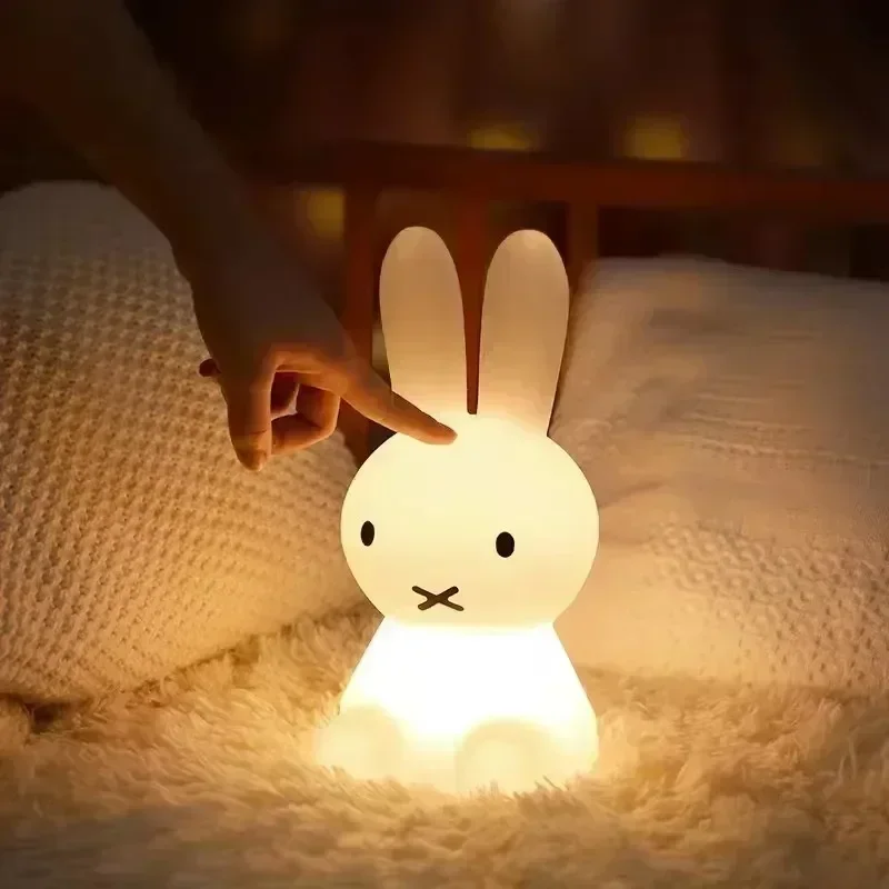 Miffy โคมไฟกลางคืน3D น่ารักโคมไฟหัวเตียงแบบชาร์จไฟได้, pelindung Mata กระต่ายน่ารักการ์ตูนการ์ตูนน่ารักโคมไฟห้องนอนเด็ก