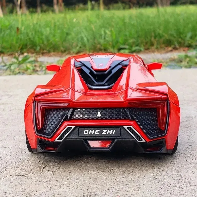 1:24 ライカンハイパースポーツ合金スポーツカーモデルダイキャスト & おもちゃの車金属おもちゃの車のモデル音と光コレクションおもちゃギフト