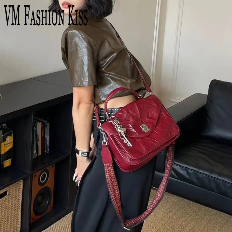 

VM FASHION KISS Lazy Style Women Crossbody Bag Synthetic Cowhide Hand Scratch Pleated Ladies Handbags Versatile Messenger Bag