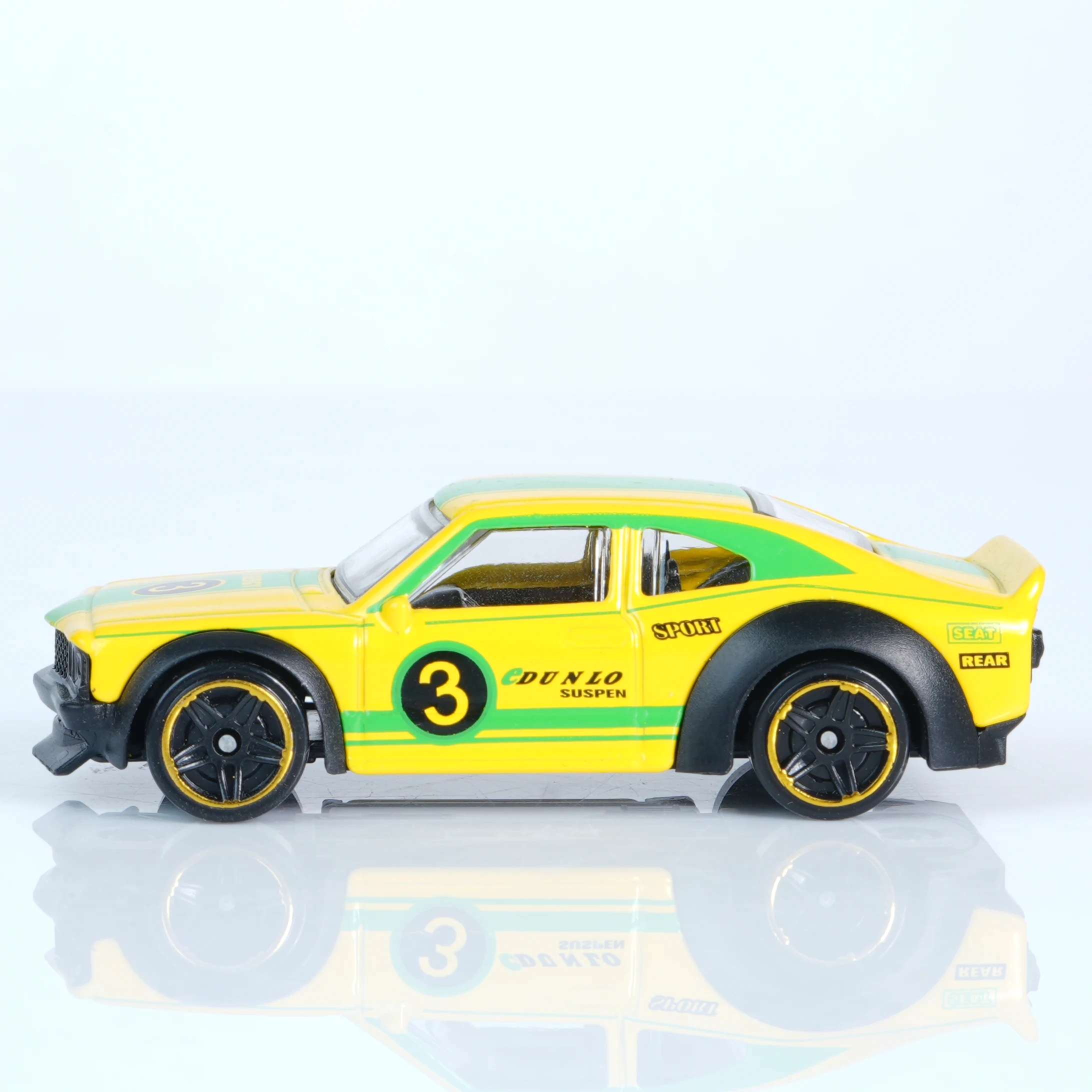 1:64 New Cool Alloy Die-Cast Racing Car Model Toy Boys' Accessories Decoration Collection Car Enthusiasts' Christmas Birthday Holiday Gift Realistic and Exquisite