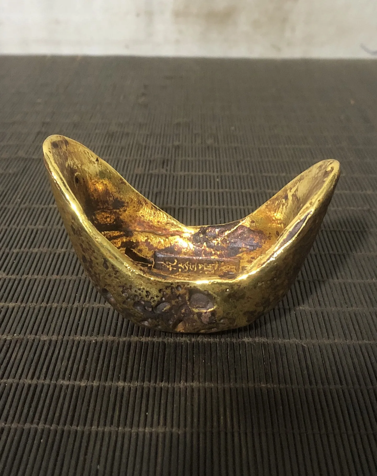 Solid Gilded Qing Qianlong Tongbao Foot Gold Pick Two Yuanbao Desktop Ornament