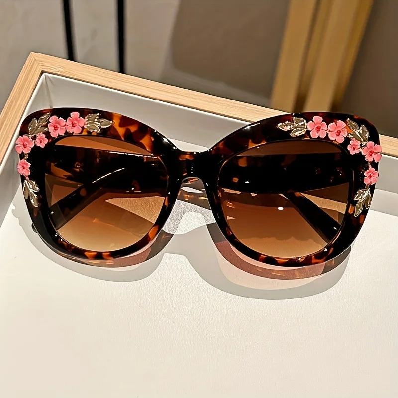1pc Elegant Cat Eye Glasses for Women, Floral Camellia Design, Anti-Reflective PC Lens, Plastic Frame, Fashionable Beach Eyewear
