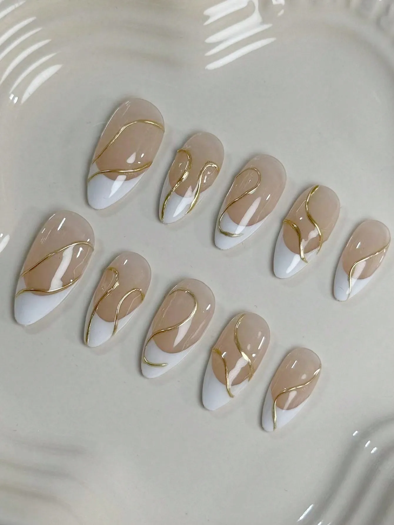 10-delige pure handgemaakte amandelvormige nagels, nude wit Frans goud driedimensionale lijnen, geschikt voor woon-werkverkeer, delicaat