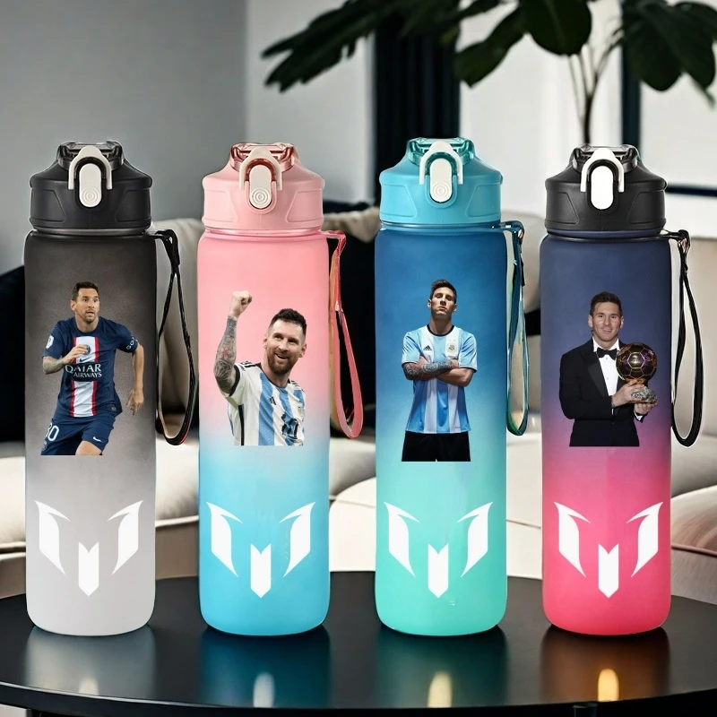 Taza de agua con pajita de estrella de fútbol, 800ML, Messi, deporte al aire libre, gran capacidad, nivel de PC, botella de plástico portátil para beber, regalo para seguidores