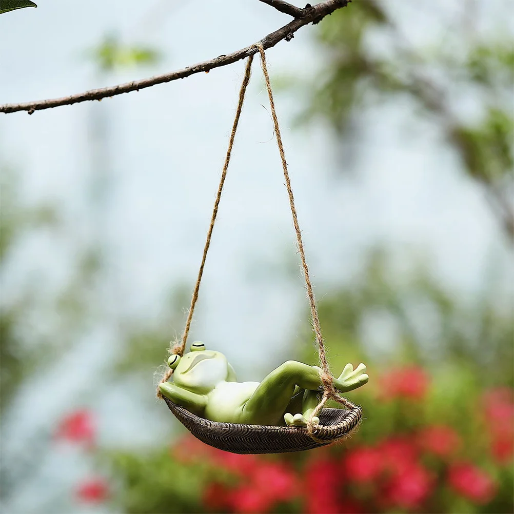 

1Pcs Yard Frogs Ornament Resin Swing Hanging Pendant Garden Outdoor Decor Lightweight Craft Yard Decor Ornament